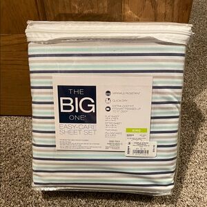 NWT The Big One Easy-Care Sheet Set - Blue, White, and Gray Stripes